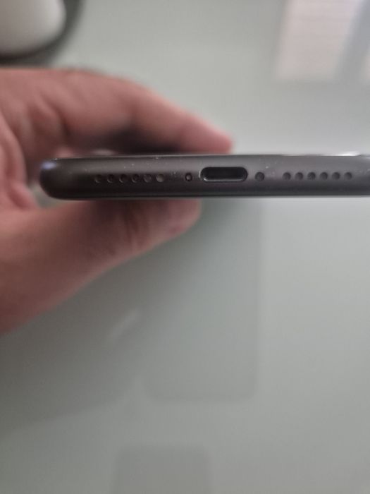 Много запазен Iphone 11 64 G