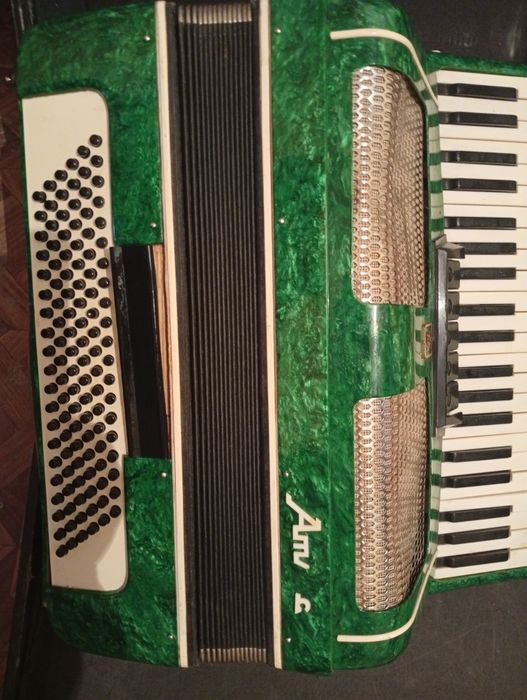 Продаю баян и акардион