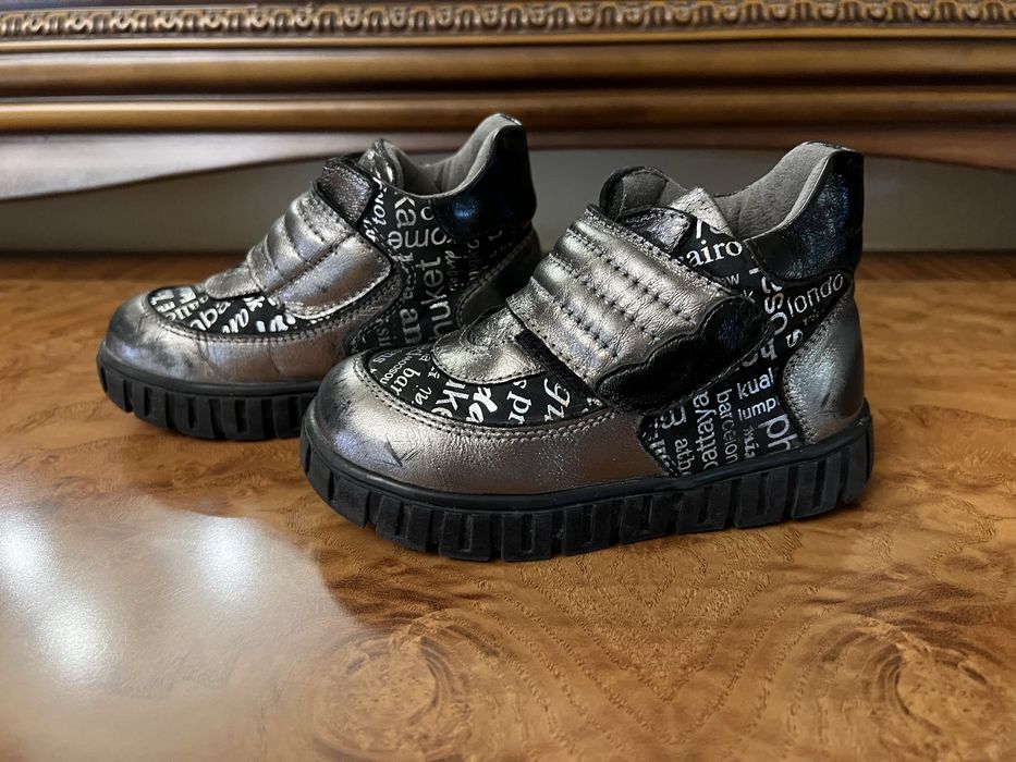 Кожаные ботинки на девочку