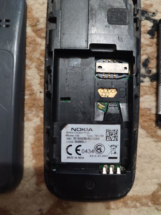 Телефон Nokia 100