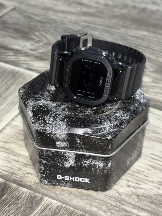 Casio G-shok GM 5600 UB-1