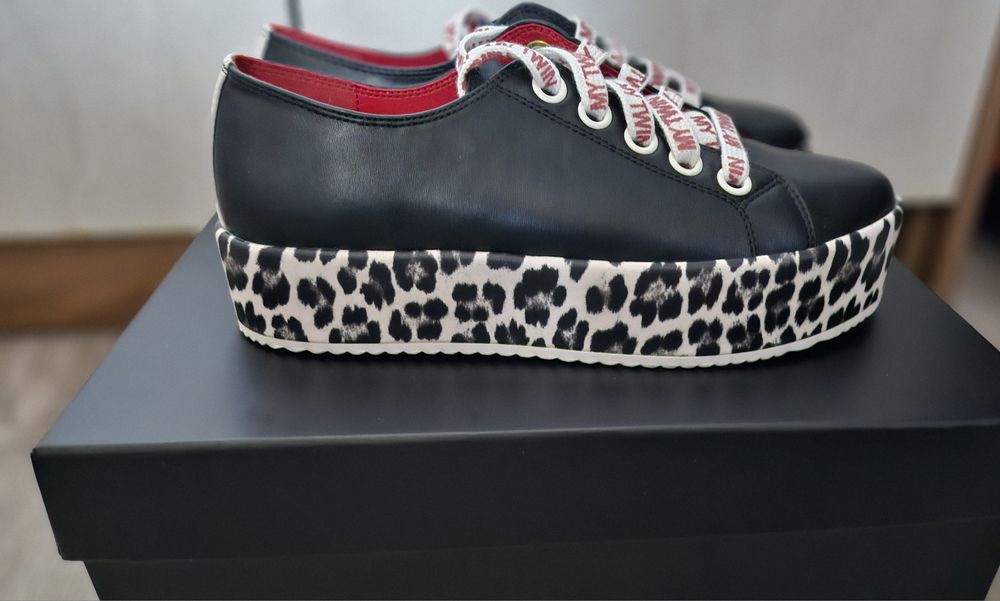 Sale Нови кецове Twinset