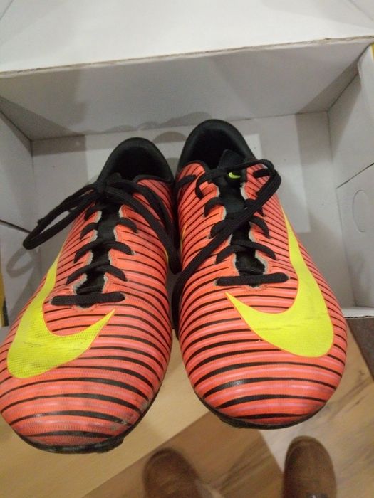 Футболни обувки, без забележки