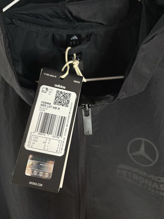 Mercedes AMG Petronas F1 ветровка с качулка