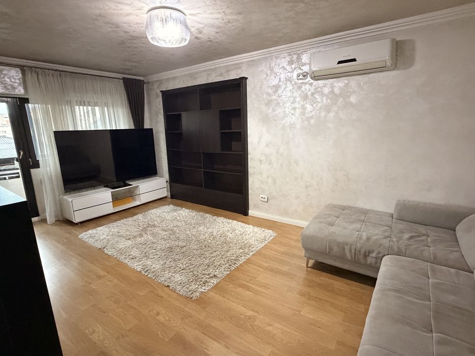 Inchiriez apartament zona Confectii  bloc IRIS