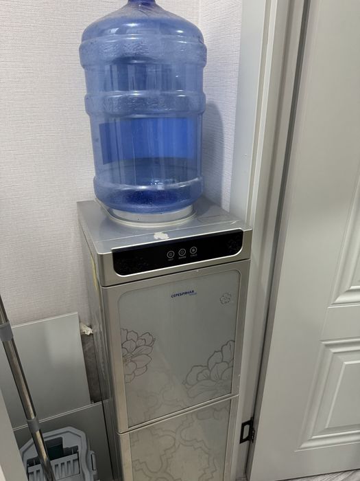 Диспенсер для воды напольный