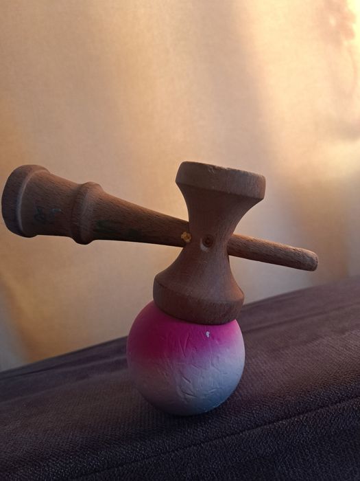 Kendama cu grip bun