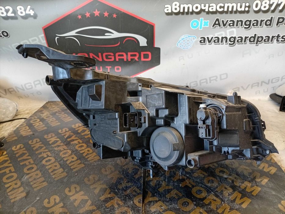 Преден ляв фар Peugeot 208 II