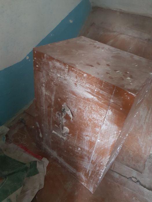 Сейф в хорошем состоянии