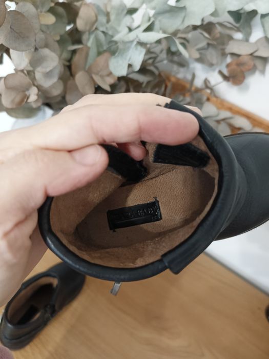 Ghetuțe piele negre Zara măr.22