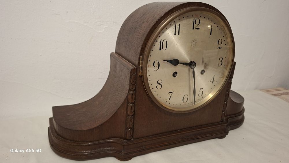 Ceas de semineu, Junghans
