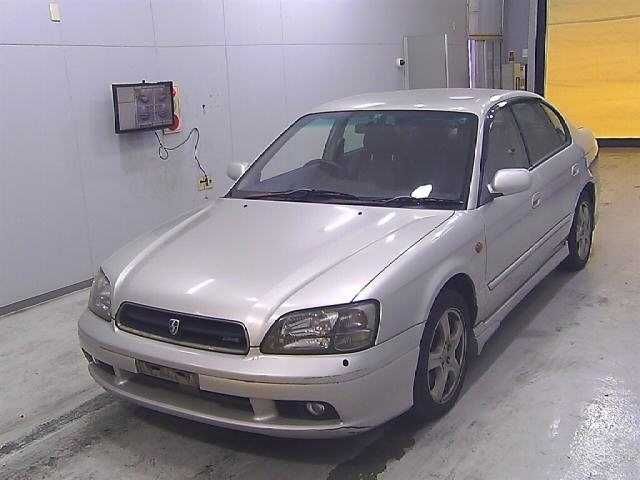 Капот на Subaru Legacy B4 2000 год