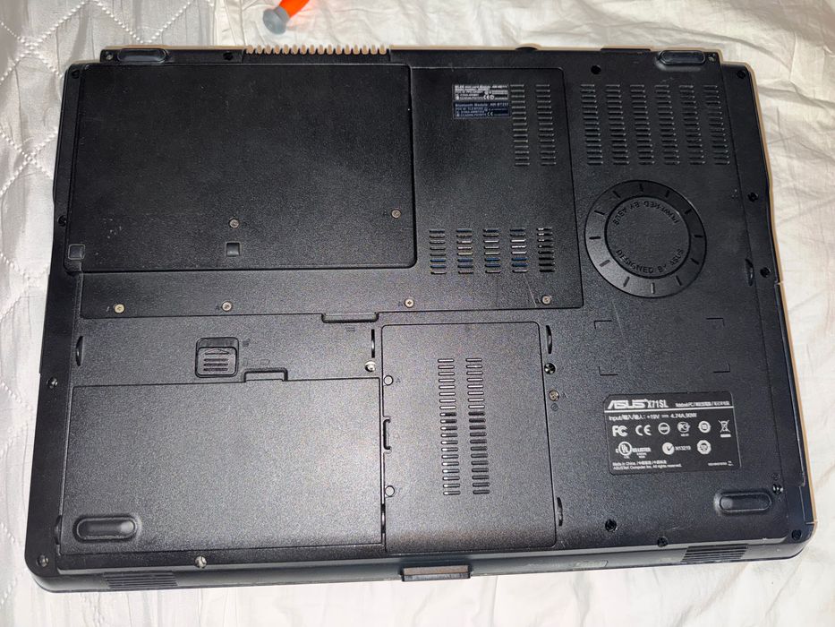 Pachet 2 laptopuri vechi (Lenovo G550 + Asus X71SL) pentru piese / reparare / joacă
