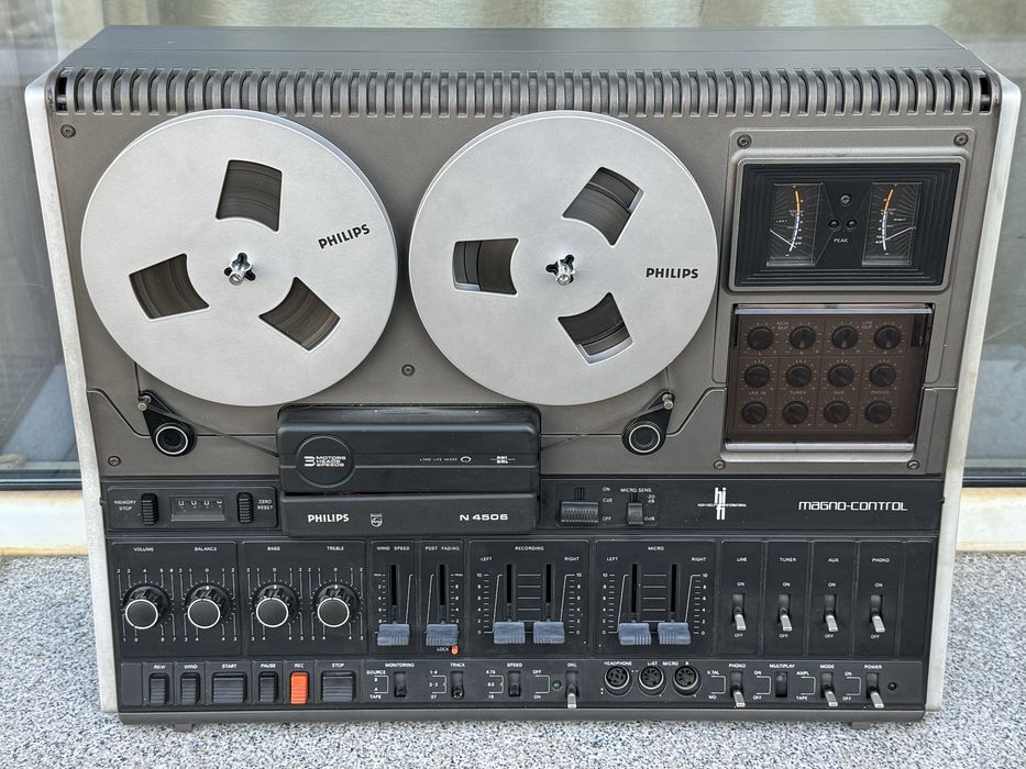 PHILIPS магнетофон, грамофон, касетофон дек, тонколони с предусилвател