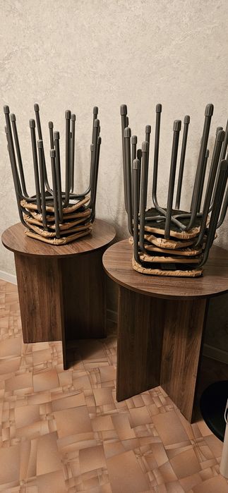 Стол и стулья продаётся