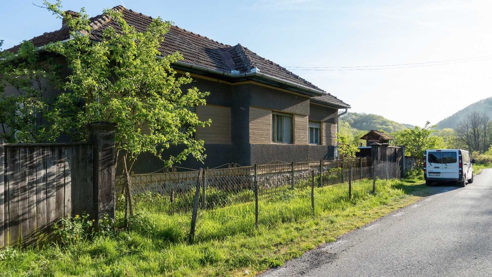 De vânzare proprietate cu 2 case individuale