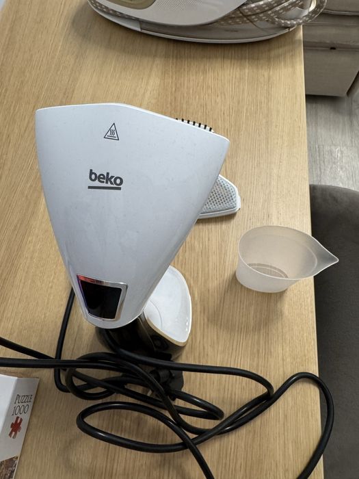 BEKO STM6120W Aparat de călcat vertical, 2200W, 25g/min, 230ml, talpă ceramică, Alb