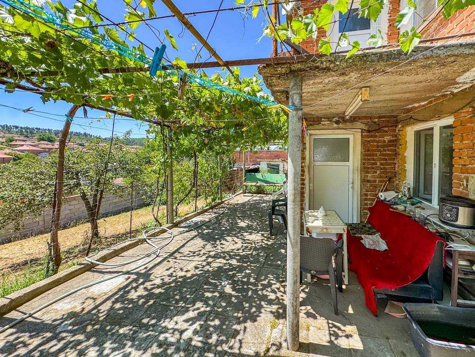 Двуетажна къща с двор в центъра на град Средец, област Бургас