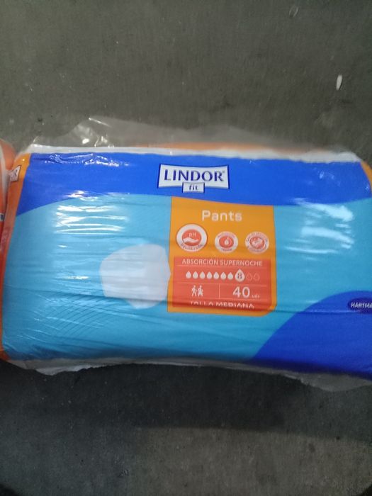 Vind pampersi adulti 50 lei 40 buc