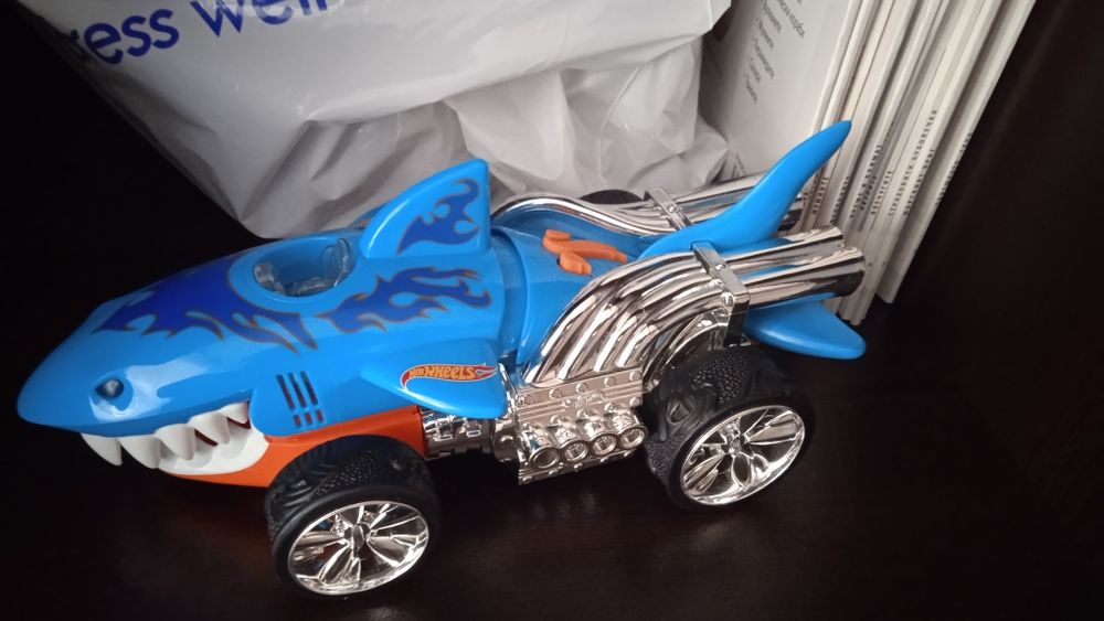 Детски коли Маккуин и Хот уилс акула