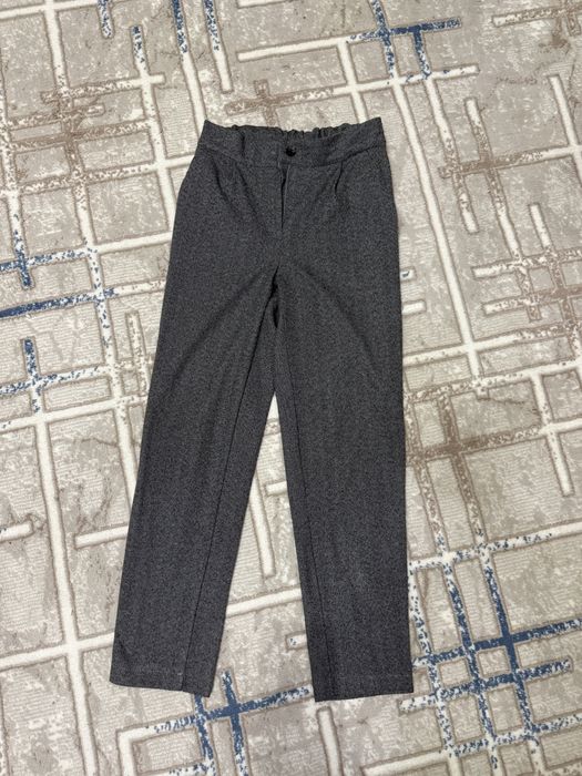 Офисный костюм, серые тёплые брюки, размер M