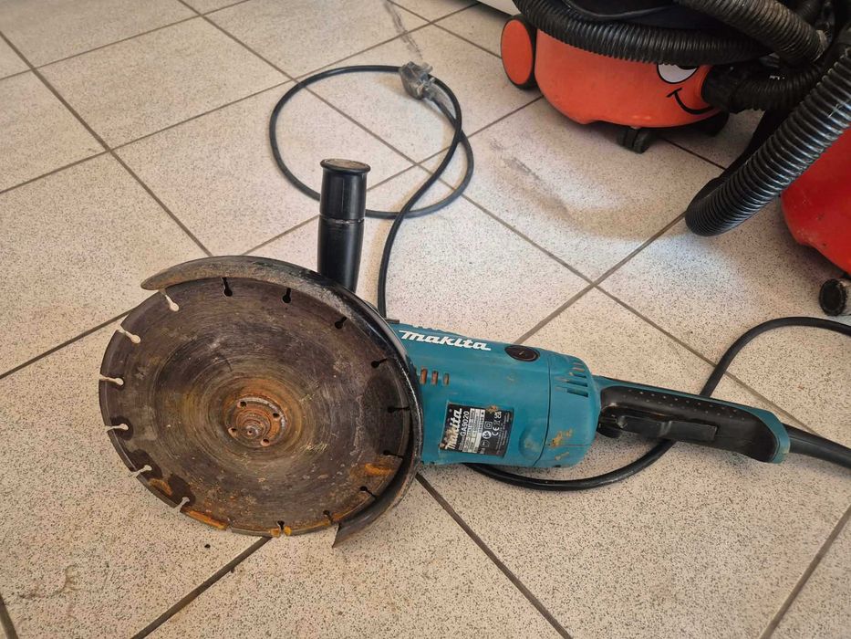 ъглошлайф Makita GA9020