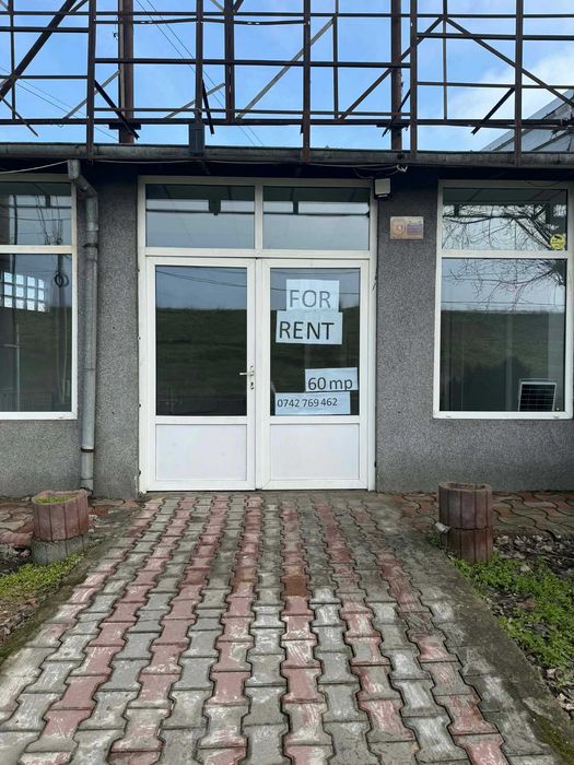 Spatiu stradal 60 mp de INCHIRIAT