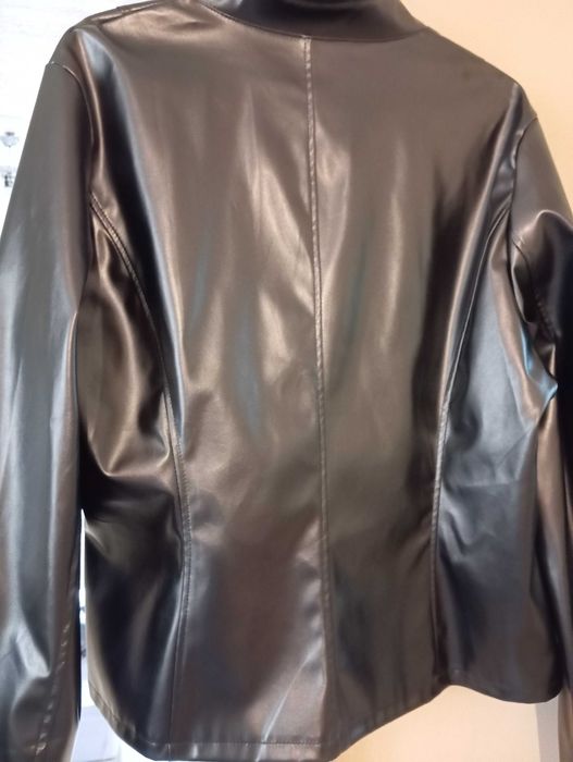 Дамско кожено якенце