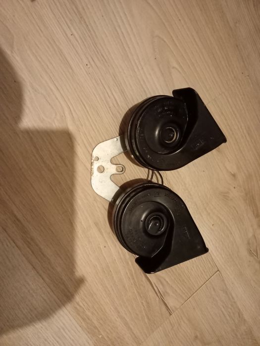 Vând claxone perechi de Dacia Logan