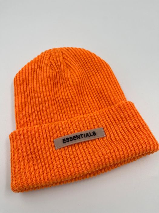 Шапки новые есеншл