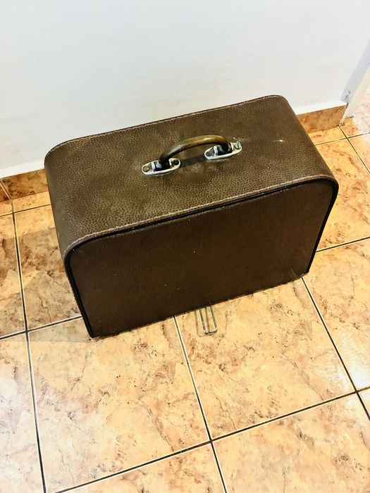 Mașină de cusut Łucznik 432 vintage, completă și funcțională
