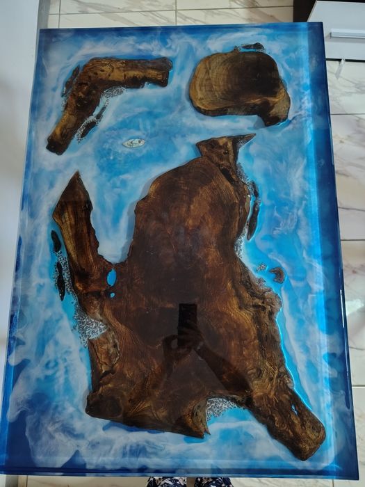 De vânzare masa din rasina