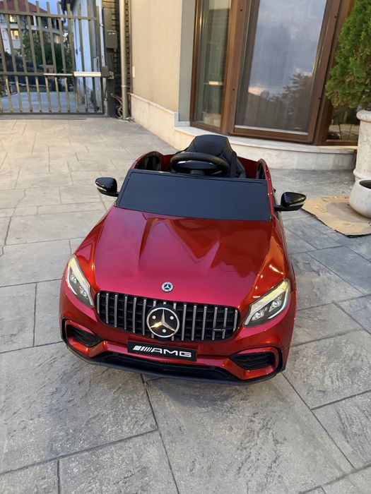 Детска акумулаторна кола Mercedes-AMG – червена