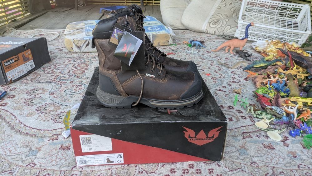 TUFFKING safety boots