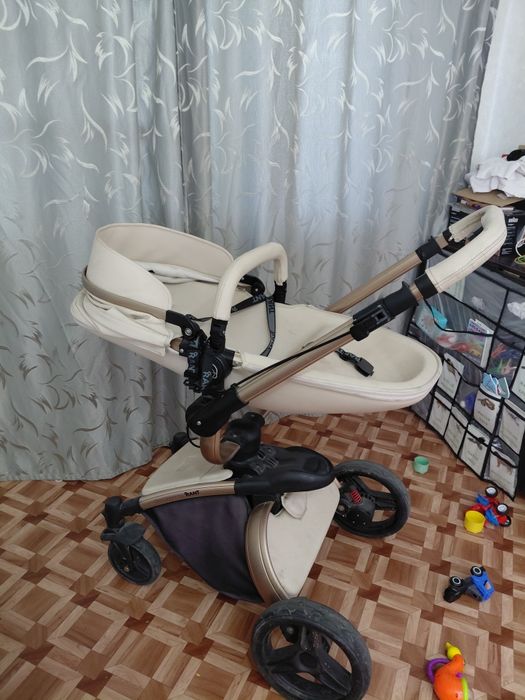 Коляска детская, качественная.