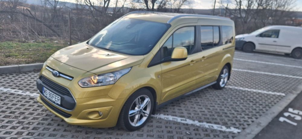 Vând Ford Tourneo