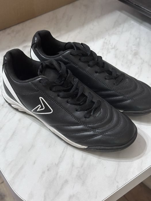 Кросовки шипованные 38-39