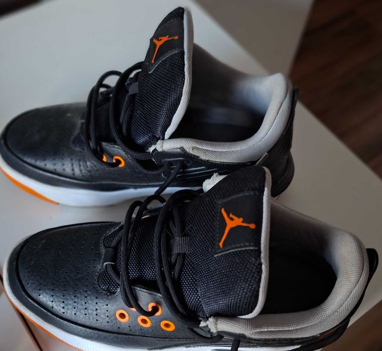 JORDAN MAX AURA 5 (GS) Marime 38