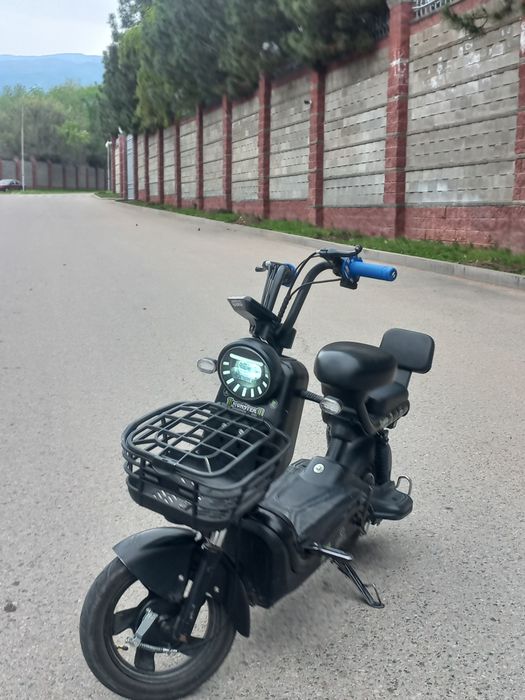 Продам скутер HANIU обмен на айфоны есть