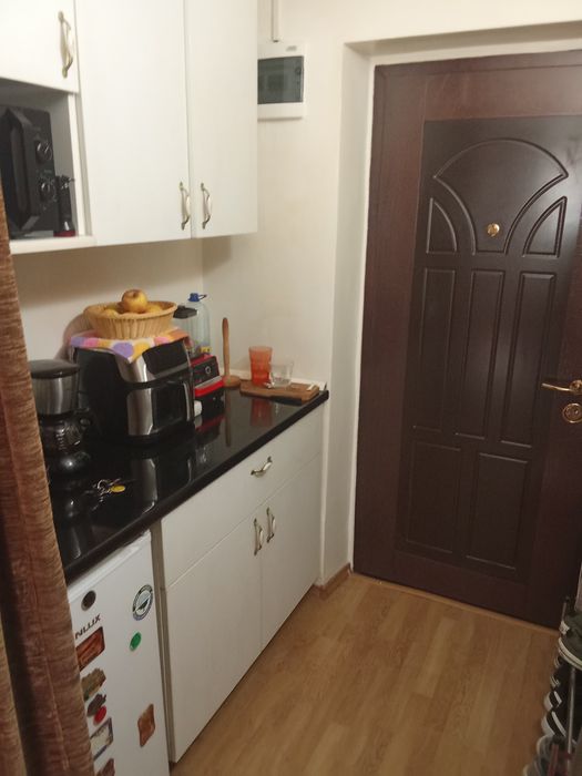 Vând garsonieră in Deva zona progresul la  parter.