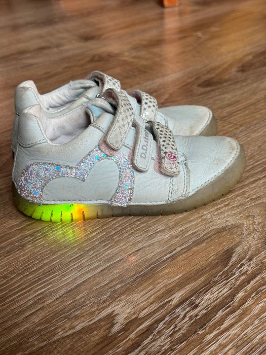 Обувки и сандали за момиче 27 номер