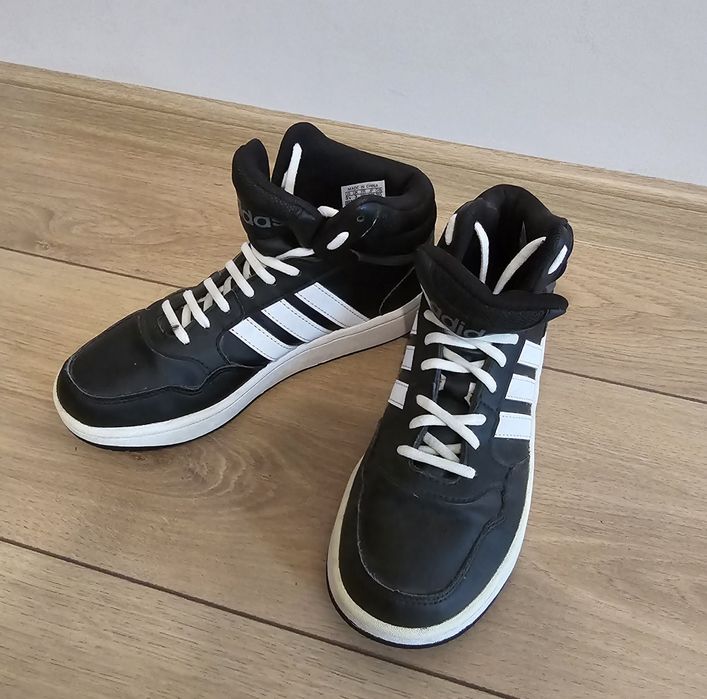 Маратонки Адидас номер 35