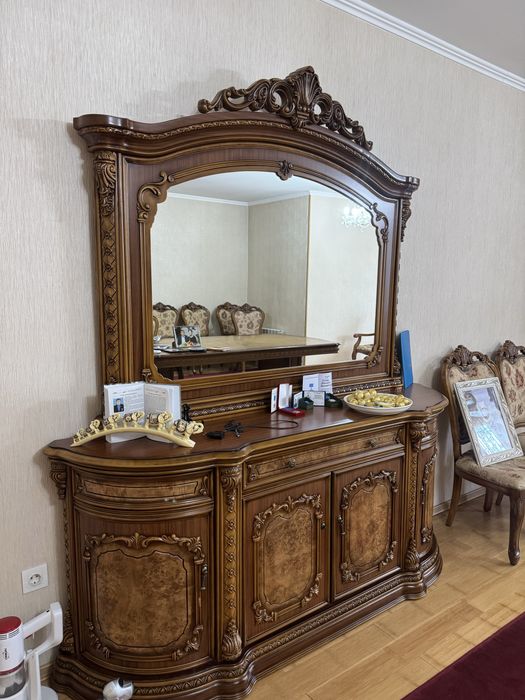 Стол стулья шкаф комод