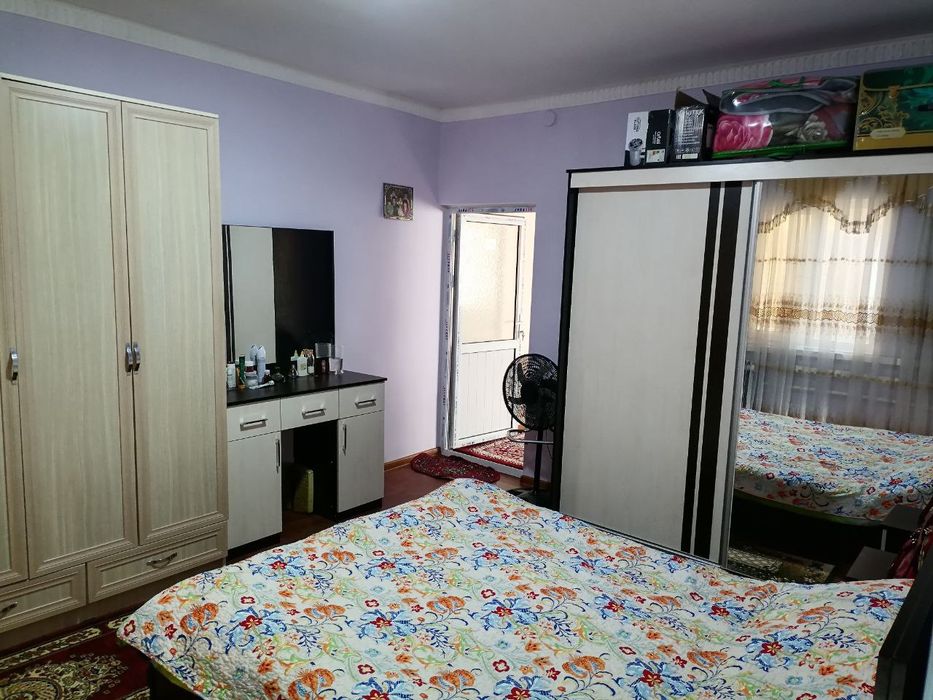 Chirchiq Azotchikda 12 xonali hovli sotiladi