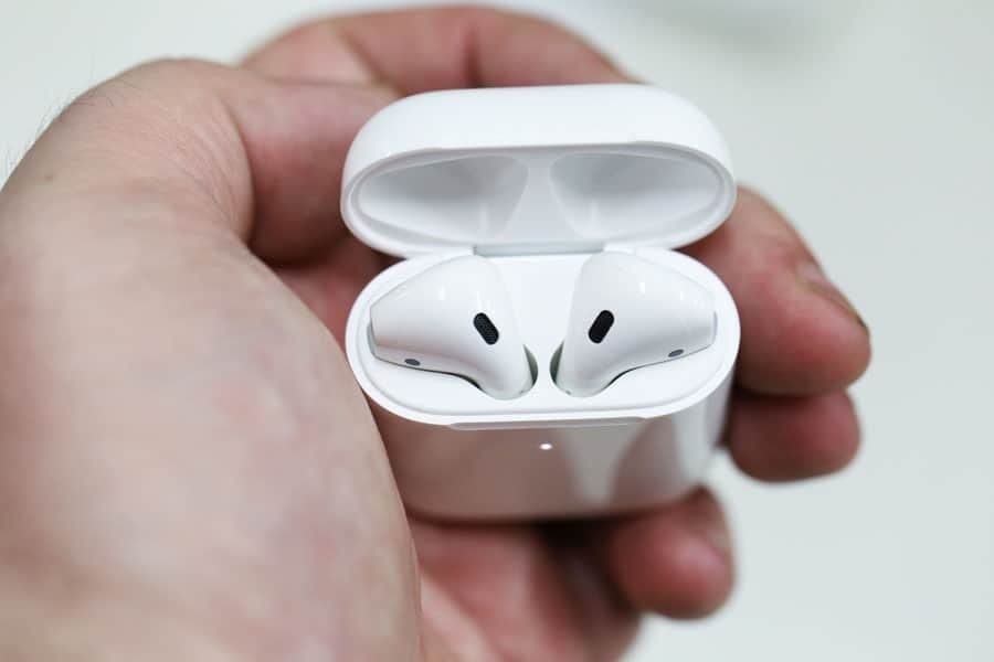 Продам airpods2 поколение