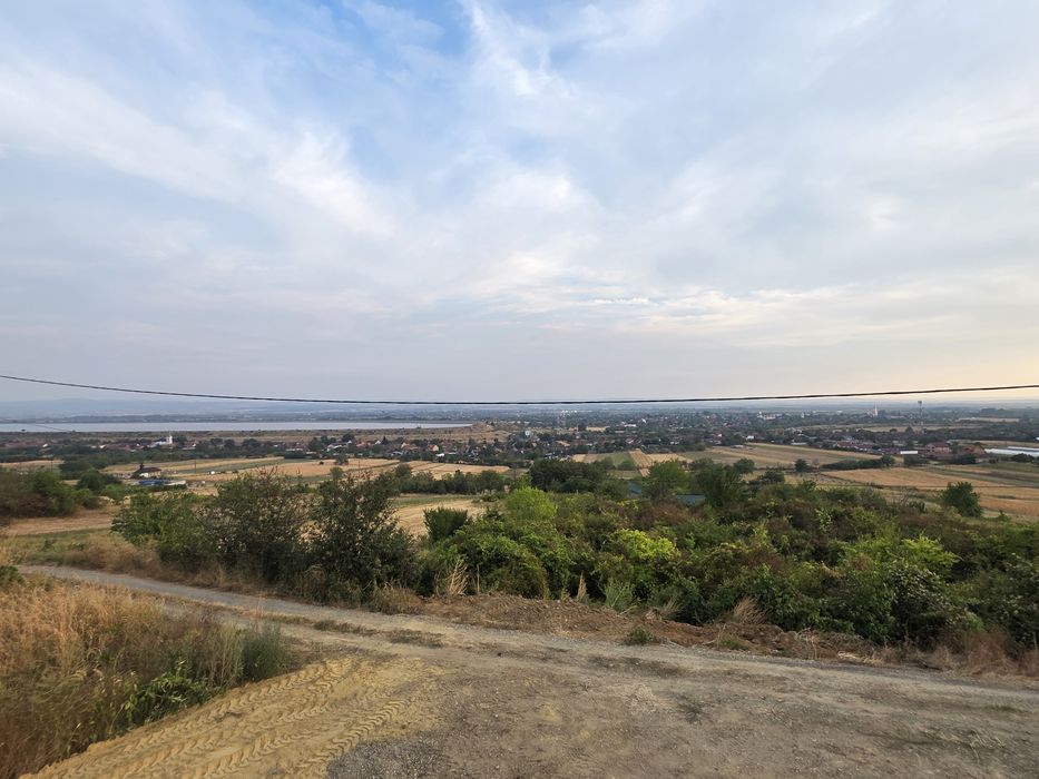 Teren intravilan ~2.000 mp Uileacu de Cris – panoramic, amenajat, curent trifazic