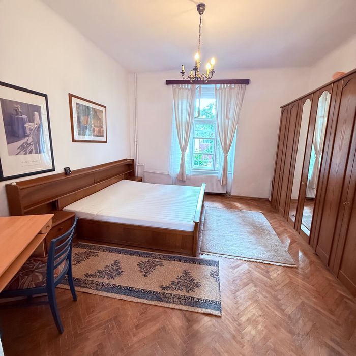 Proprietar, inchiriez apartament cu o camera in zona Balcescu