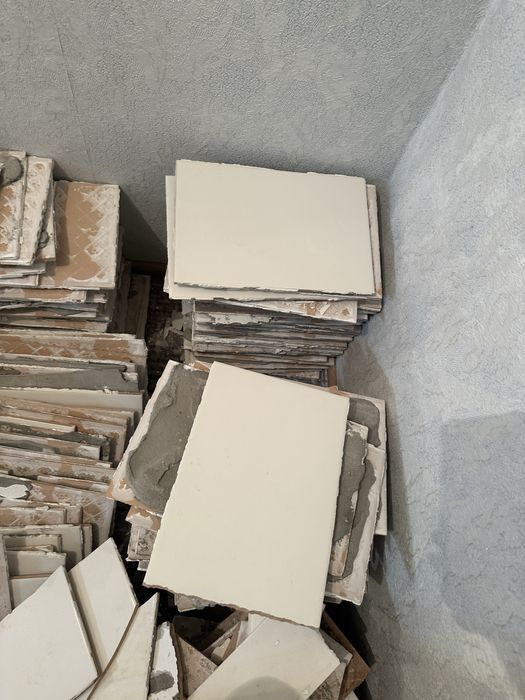 Отдам кафель бесплатно