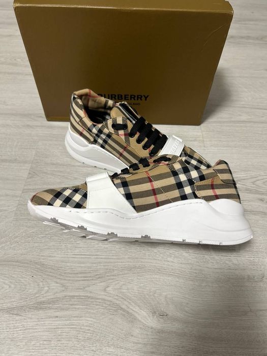 Adidași Burberry mărimea (43)