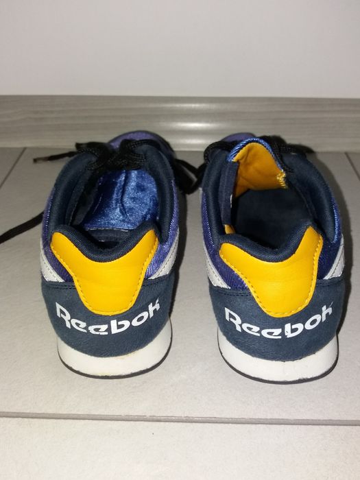 Продавам детски маратонки Reebok